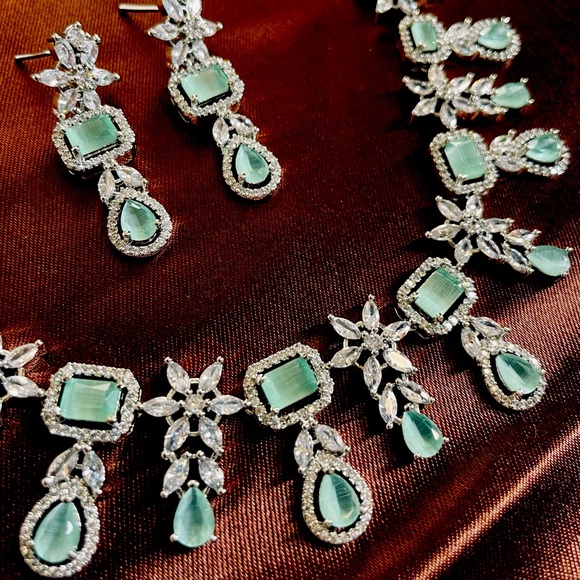 jewelled Jewelry - Supreme quality Ad Necklace with sea green stones
